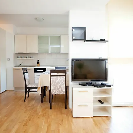 Apartment Summer Maja Okrug Gornji
