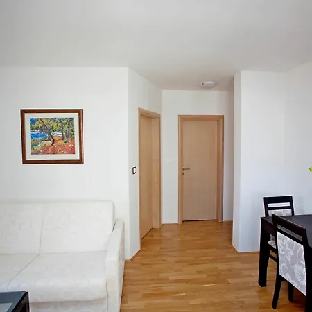Apartment Summer Maja Okrug Gornji