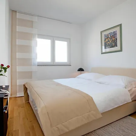 Apartment Summer Maja *