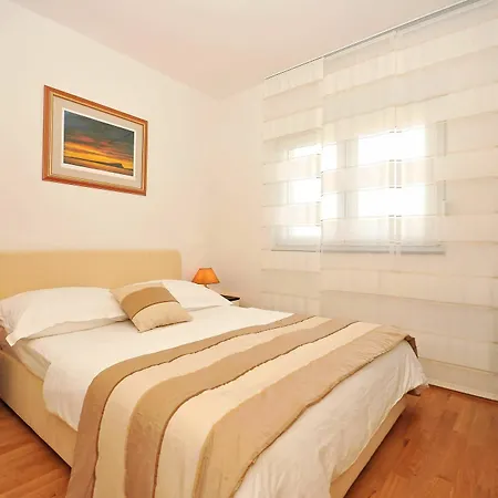 Apartment Summer Maja Okrug Gornji