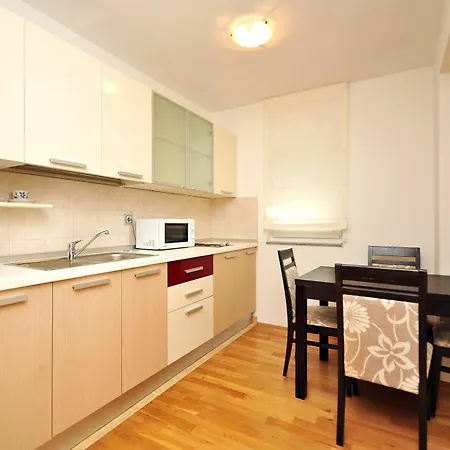 Apartment Summer Maja Okrug Gornji