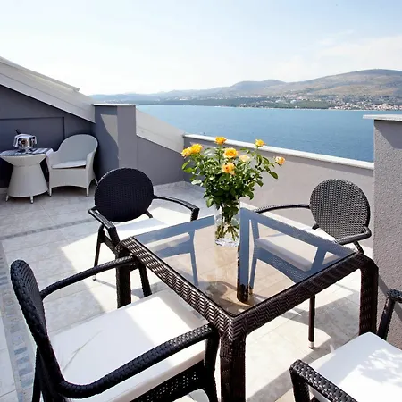 Apartment Summer Maja Okrug Gornji