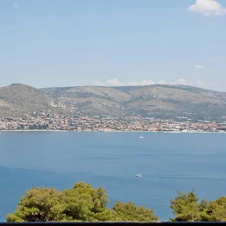 Apartment Summer Maja Okrug Gornji