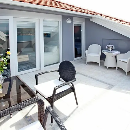 Apartment Summer Maja Okrug Gornji