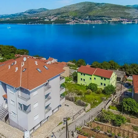 Summer Maja Okrug Gornji